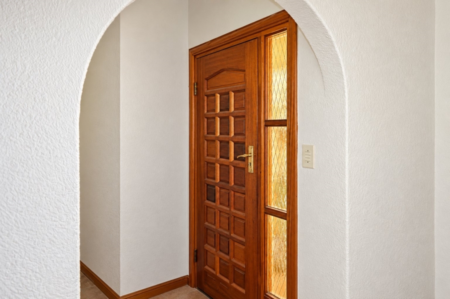 5 Bedroom Property for Sale in La Hoff North West
